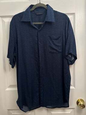 Axist Men's Navy Blue Geometric Print Short Sleeve Button Down Shirt  size Mediu
